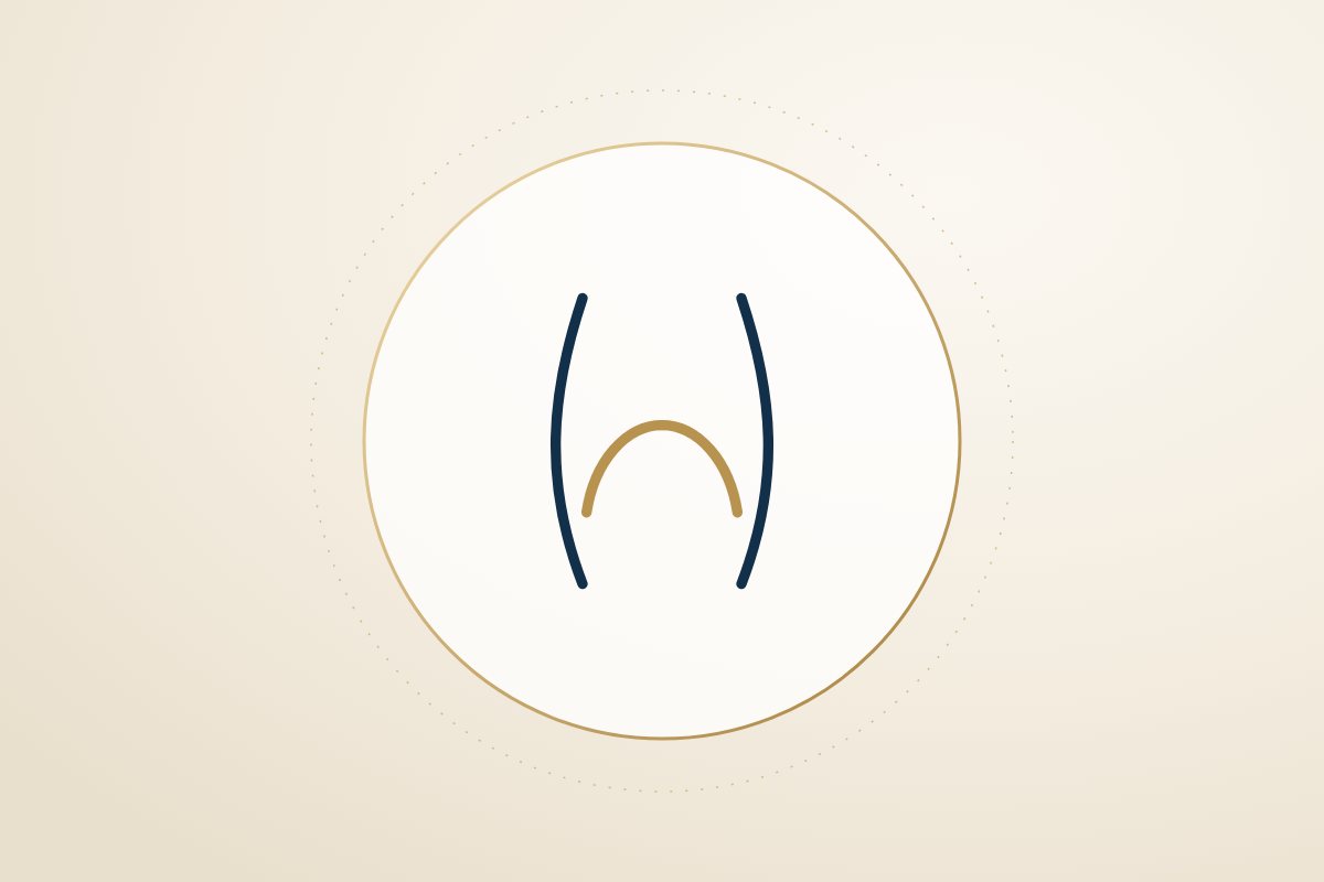 Minimal line drawing of a waist contour